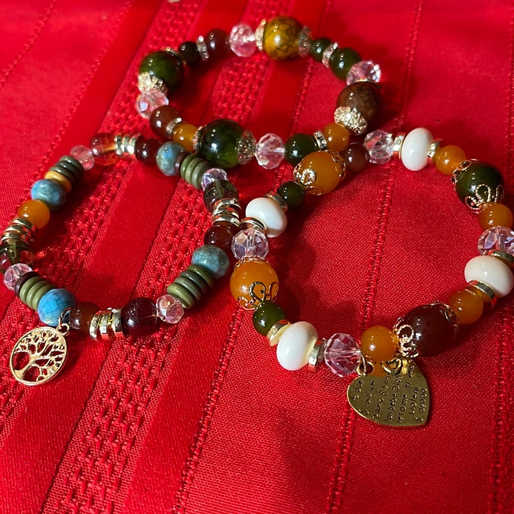 COPY - 💕 New, Contrast  Scheme 3 Strands Ceramic and Crystal Beads W/Charms